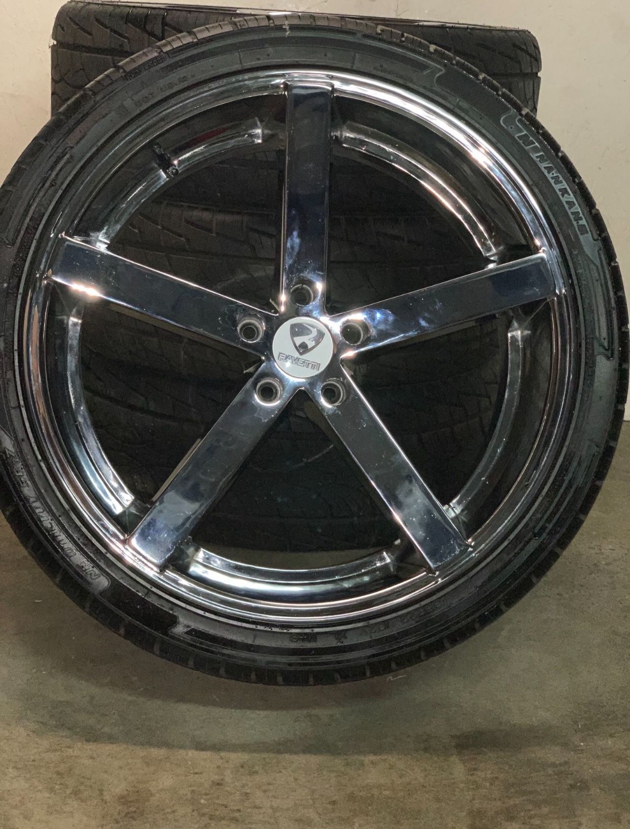 23 Inch Ravetti Rims With New Tires