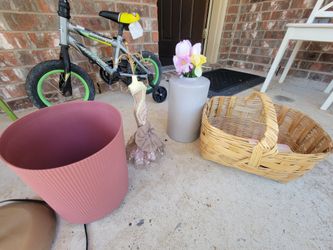 Basket, pink waste bin, vase and jewelry stand