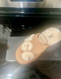 SHEEPSKIN M UGG SLIPPERS
