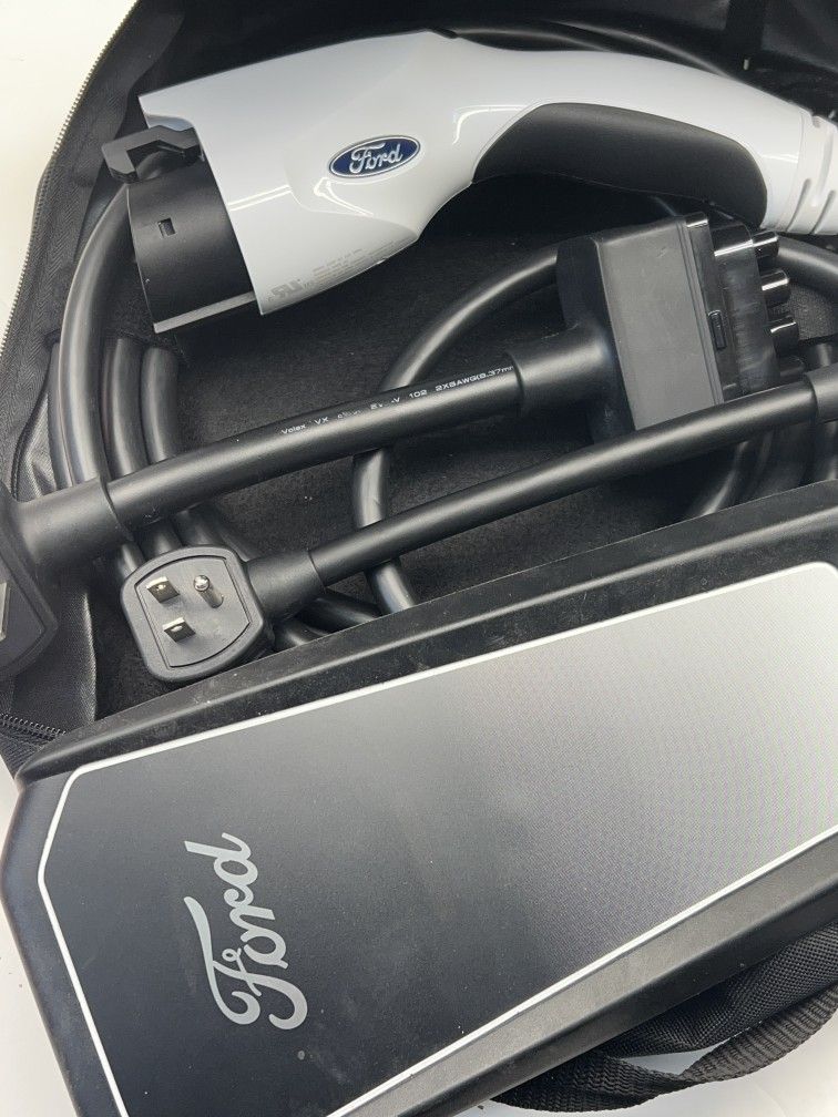 AUTOMOTIVE battery  Charger Ford (305)