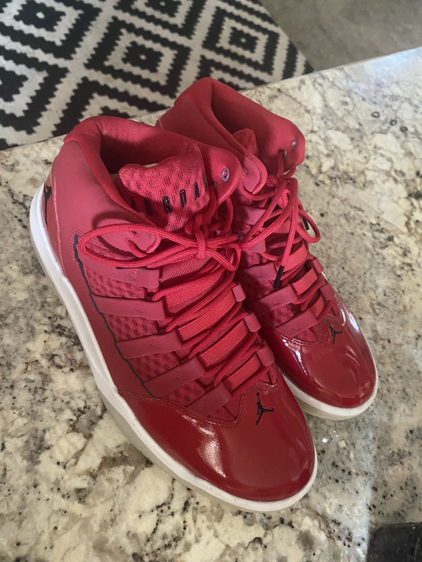 Jordan max aura GS Gym red Sice 4 Size US 9,5