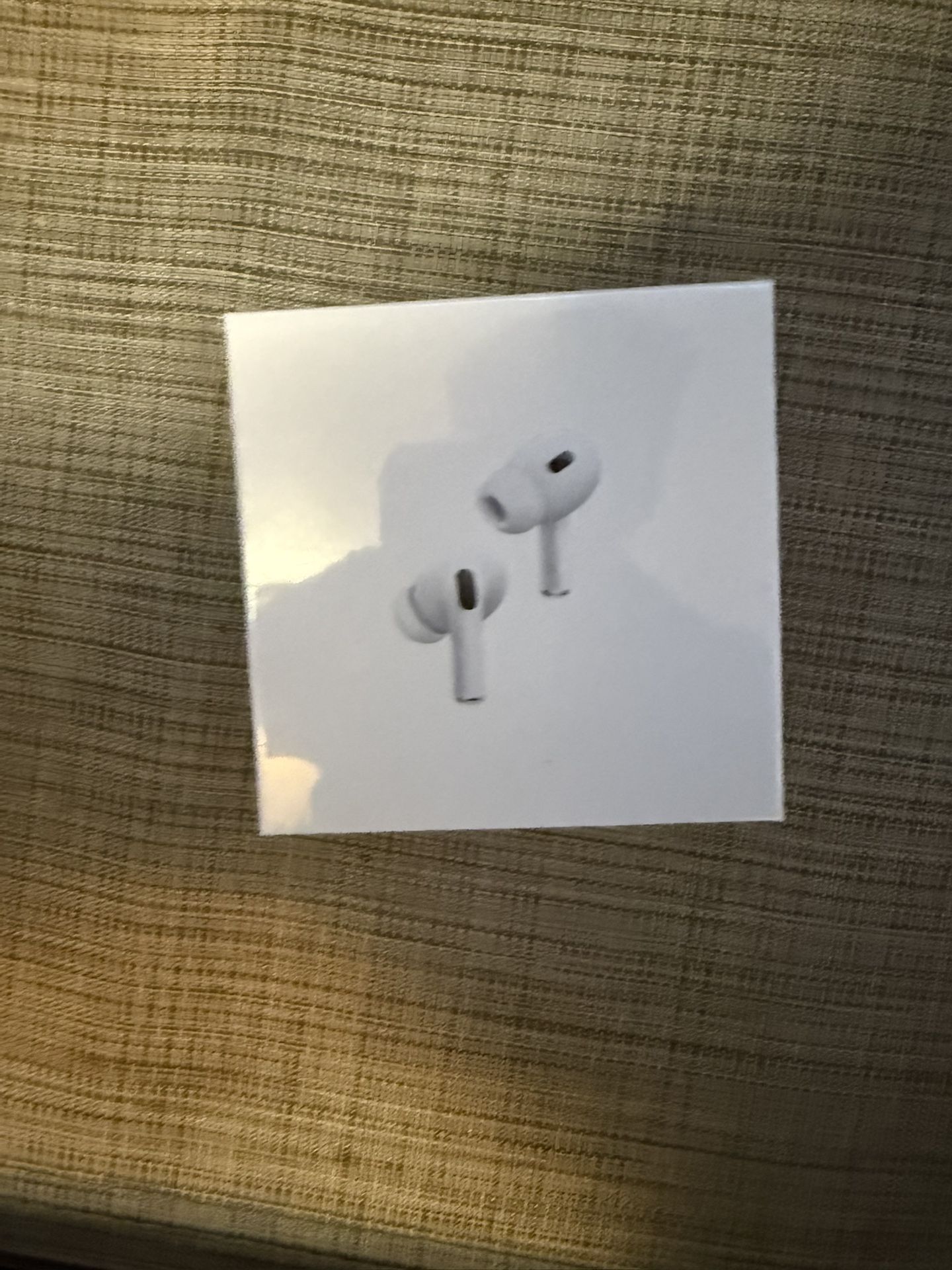 Apple AirPods Pro’s White