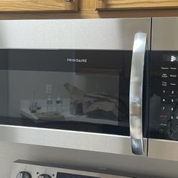 Frigidaire 1.8 Ft.³ Over The Range Microwave