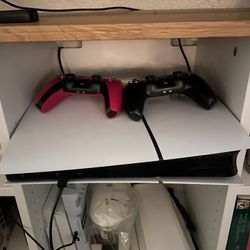 PS5 Digital + 2 controllers 