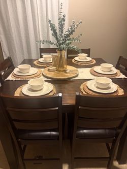 Dining table w/ 6 chairs