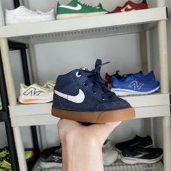 Nike capri 3 mid blue denim size 4c