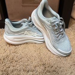 Hoka Size 7 Woman Bondi 9