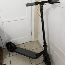Electric Scooter Segway Ninebot F25/F40 – Extra Tire + Charger