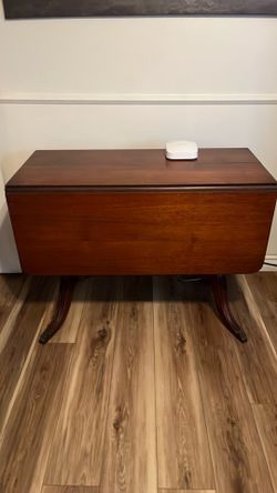 Mid 20th Century drop leaf table