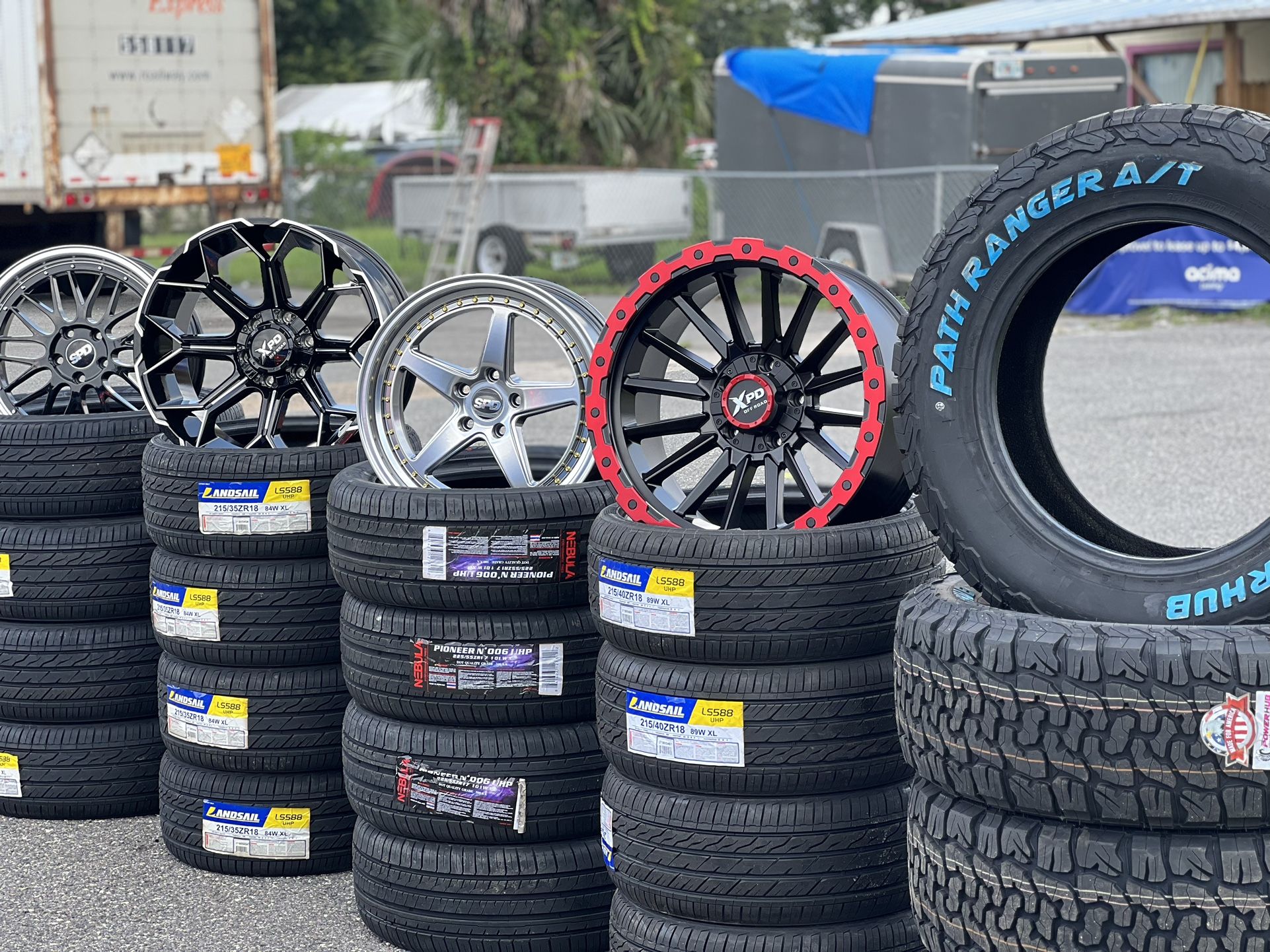 new tires Lift Kit, Leveling Kit, Alignment, Brake 🙅♂️ finance 💣🧨 available 🥊only $49 down🥊 👉 HABLO ESPAÑOL 👈