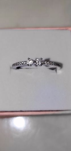 Pretty bow ring