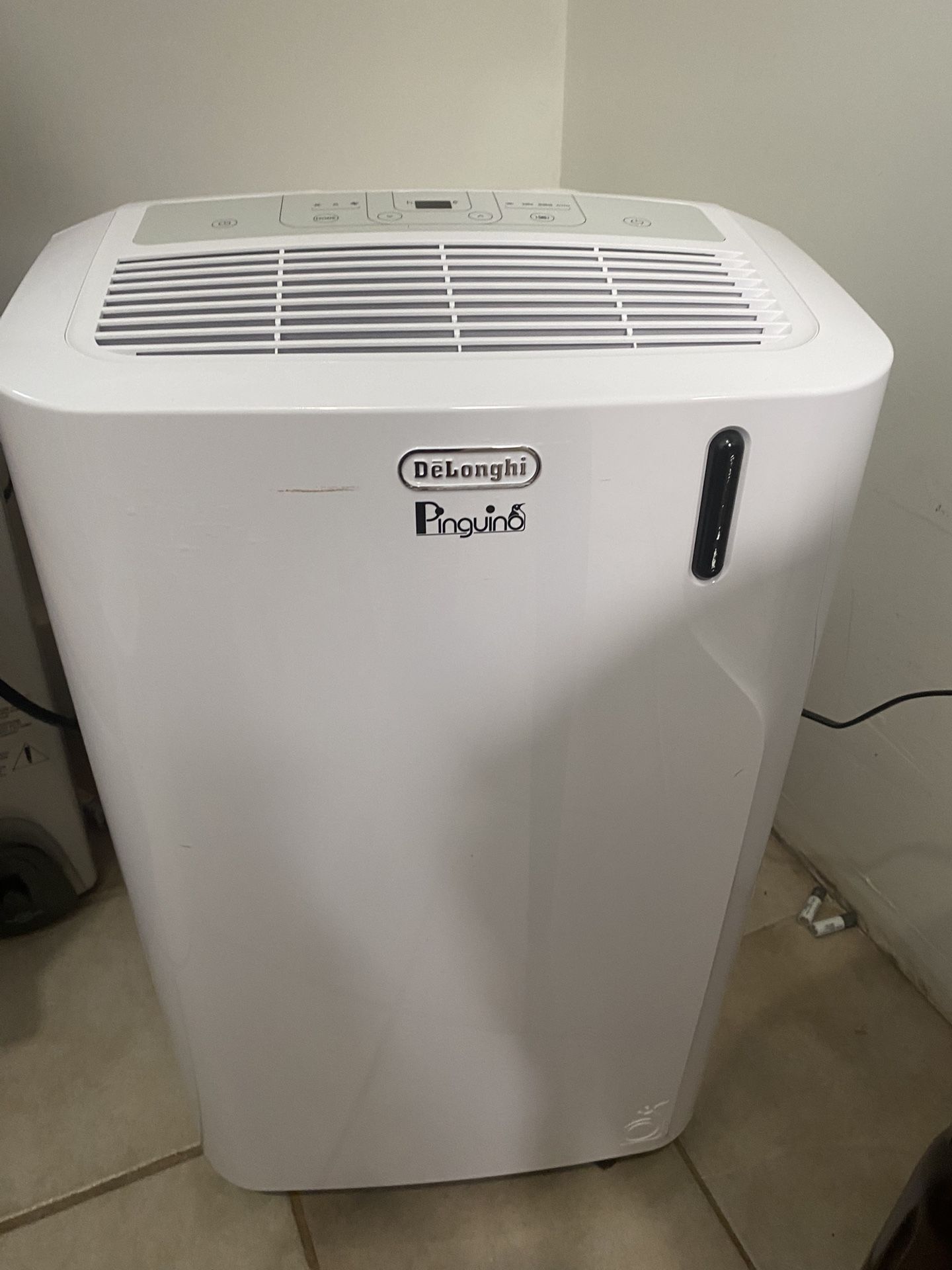 Delonghi Portable AC unit like new $180