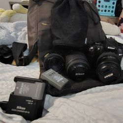 Nikon D5000 Camera With 3 Lenses And Camera Bag