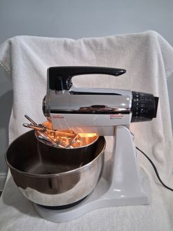 Sunbeam Mixmaster Electronic Mixer. Model # 01930 With a 12- speed dial and a built-in Bowl-Area Light. Dates from late 1970s-1980s. Price Firm.