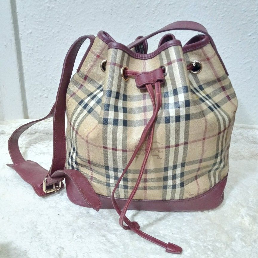 BURBERRY Leather Trim Haymarket Drawstring Bucket Brown

Dimensions (WxHxL)[cm] 25 x 29 x 16

Gently used show light sign of wear check photo from smo