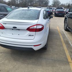 FORD Año 2019 Color Blanco 