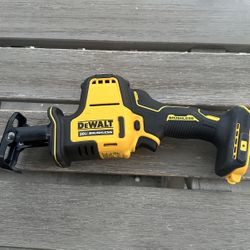 New 20v Dewalt Atomic Brushless Saw Only