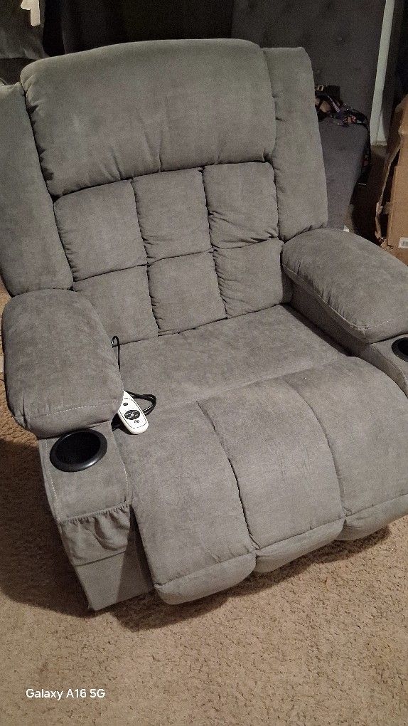 Recliner (NEW) 