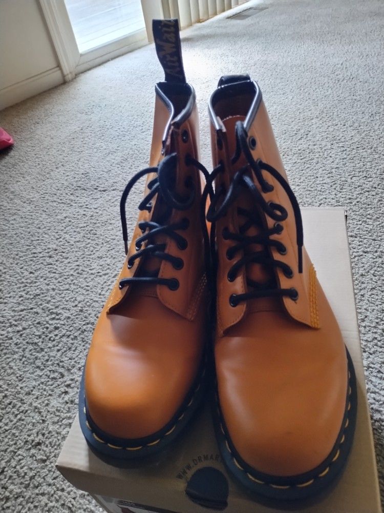 Women's Size 9 - mens Size 8.5 Dr Martins Pick Up In Florence KY