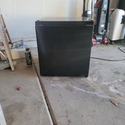 Mini fridge