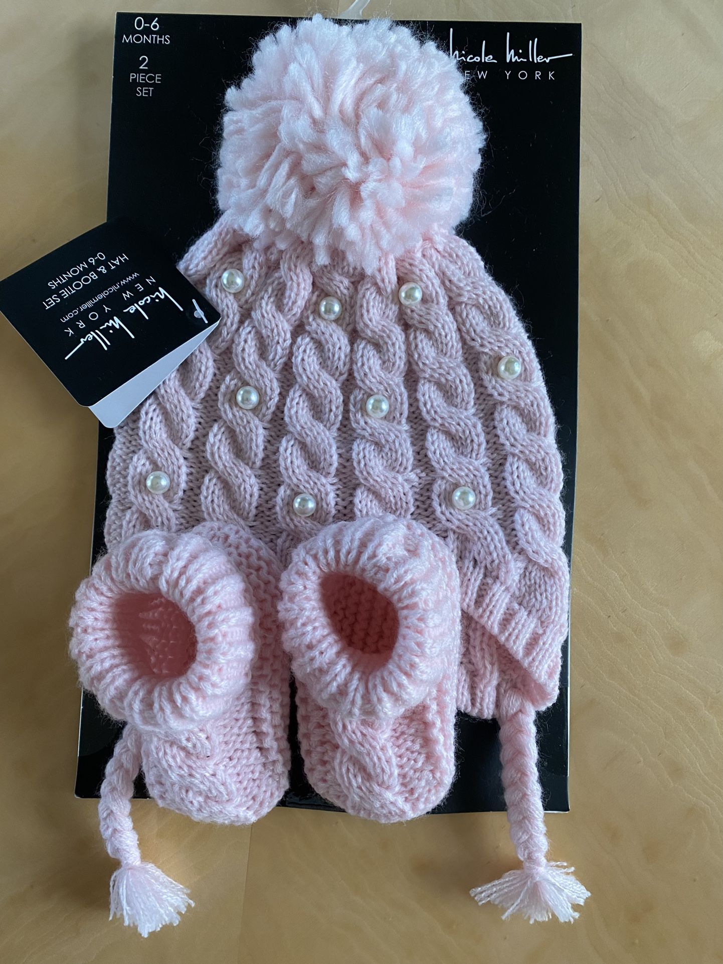 NWT Baby Girls Hat & Booties Sz0-6 Months