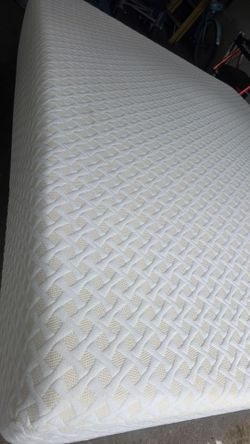 Queen Mattress like new