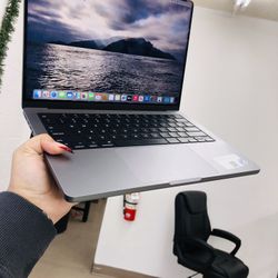 MacBook Pro M3 8gb Ram 512gb SSD 