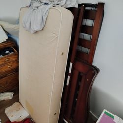 Crib + Mattress + Sheets