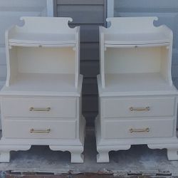 Gorgeous Matching Pennsylvania House Night Stands with 2 Drawers, Open Compartment & Pull Out Tray