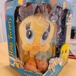 Vintage Loveable Hug Me Books Baby Tweety Book 1996 NEW in box (box damaged) never opened. Tweety Bird Fan, Collectable.