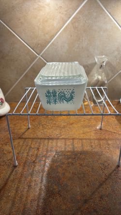 Vintage Pyrex refrigerator dish