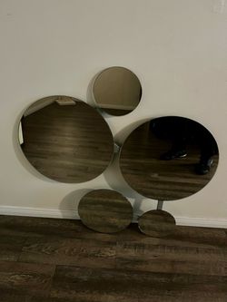 Multi-Circle Connected Accent Wall Mirror