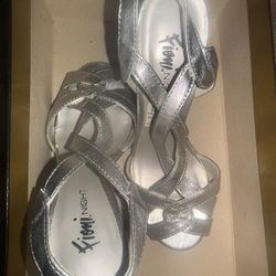 NWT Silver Heels Size 5