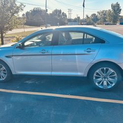 2010 Ford Taurus