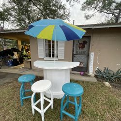 Fiberglass Outdoor Bar 4.8 Ft Wide X 3.5 Ft Tall W/ Stools 