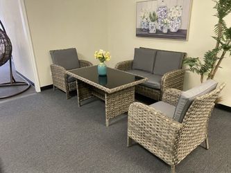 New inbox patio dinning set (we finance and deliver)