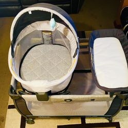 Pack n Play (Play Pen,Bassinet and Changing Table by. Graco