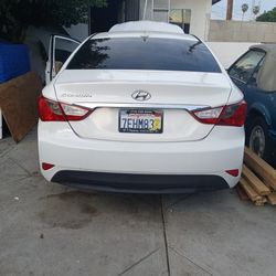 HYUNDAI  SONATA CLEAN TITLE  4-CYLINDER