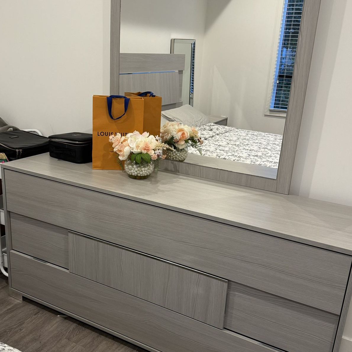 Modrest Ethan Italian Modern Grey Bedroom Set Queen Size
