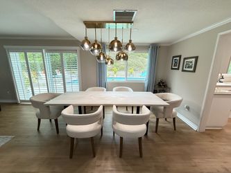 West Elm Avery Dinning table