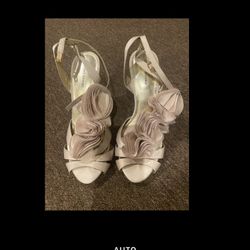 AUDREY BROOKE IVORY NUDE HEELS SKYLAR OPEN TOE FLOWER SANDAL 10