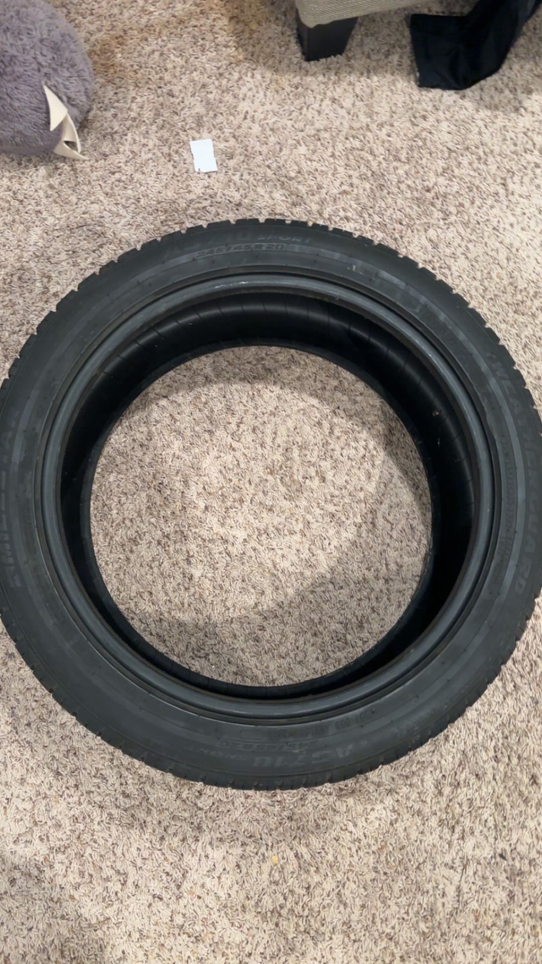 Tire 245/45/20