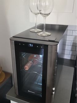 Wine Enthusiast 6-Bottle Wine Cooler – Excellent Condition
