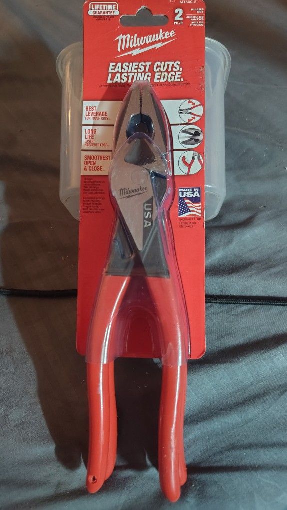 Milwaukee 9" Lineman Pliers, 8" Diagonal Pliers 2 Pack