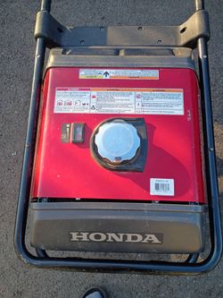 Honda  EU3000IS Inverter Generator  practicly brand new less than 20 hrs. Starts 1st pull