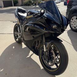 2011 Yamaha R1