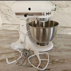 Kitcen Aid Classic Stand Mixer. Brand New Never Used.