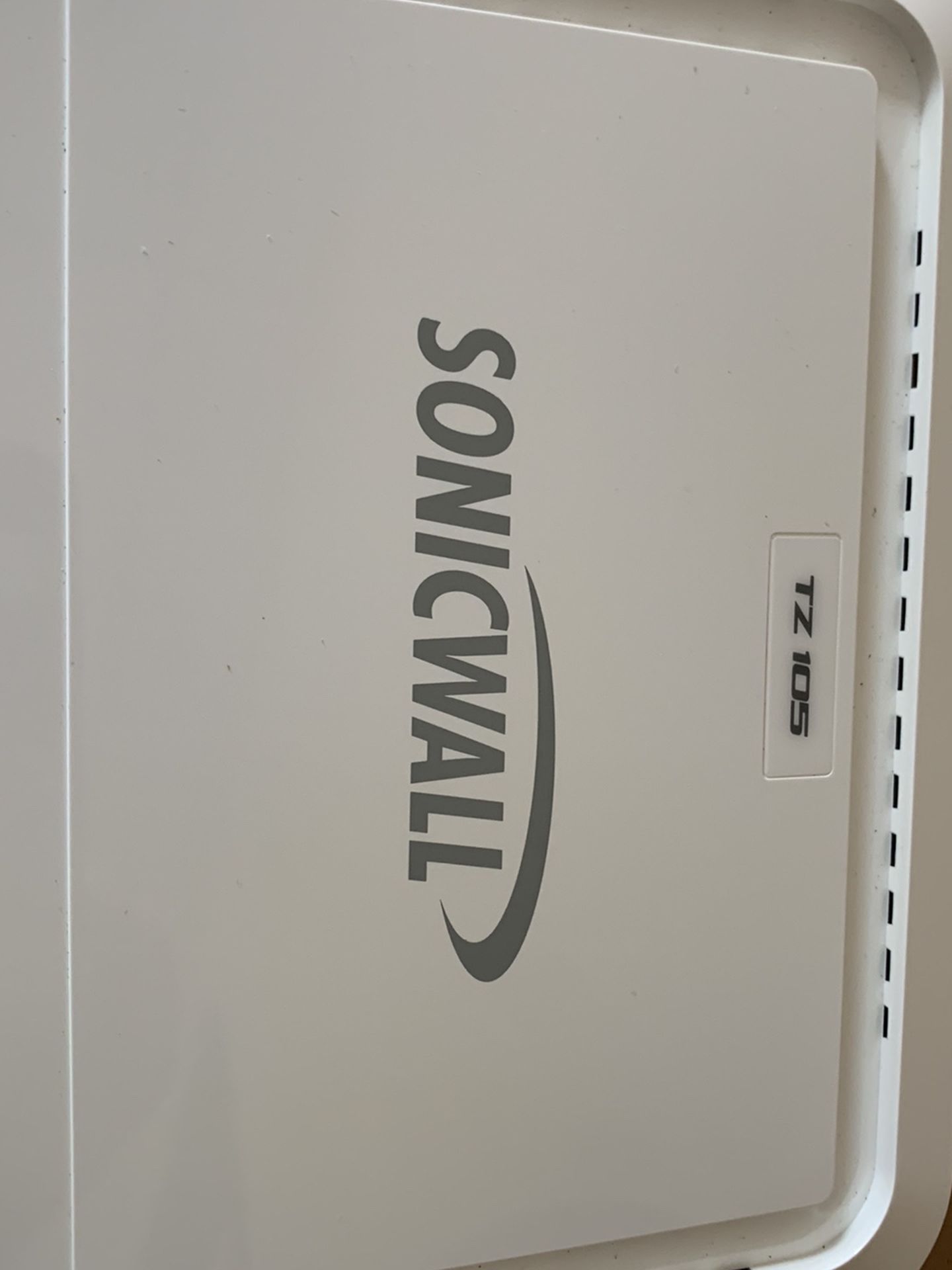 Sonicwall firewall/ Router - TZ105