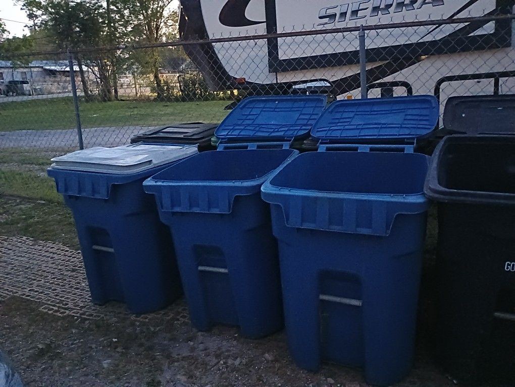 Extra Large Trash Cans