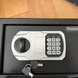 Honeywell Fire-Resistant Safe With Keypad & Keys 